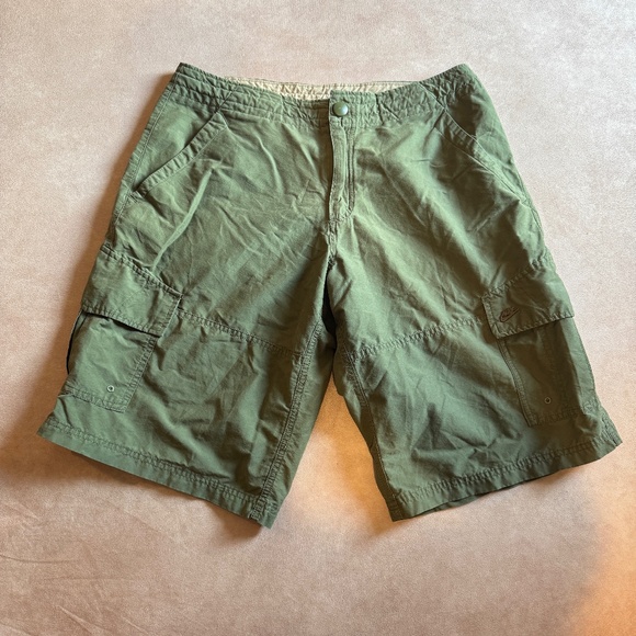 Nike Men's Green Cargo Shorts • size large - Picture 1 of 8